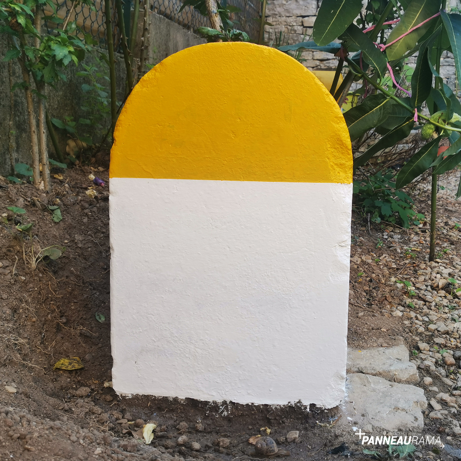 Place au jaune, couleur des routes départementales
